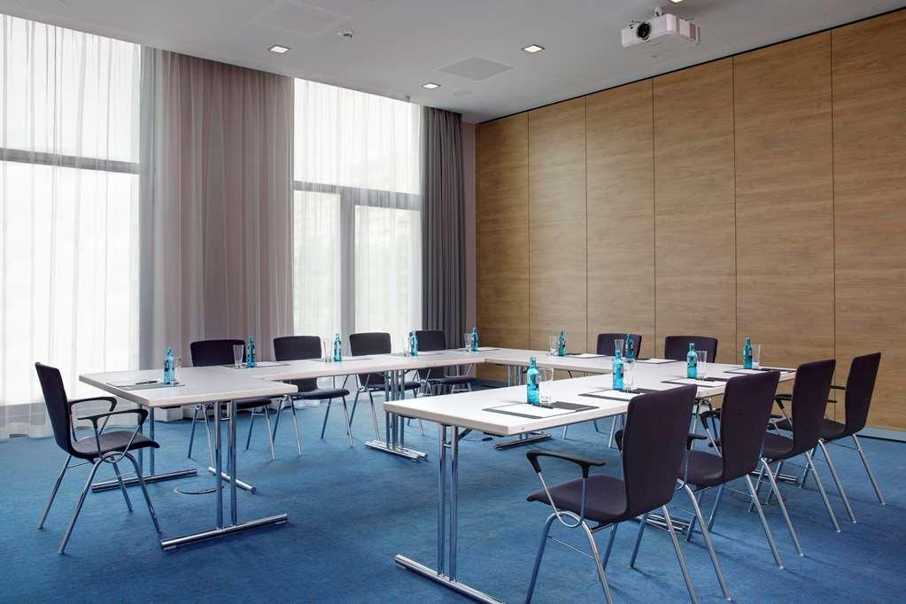 Intercityhotel Ульм Зручності фото
