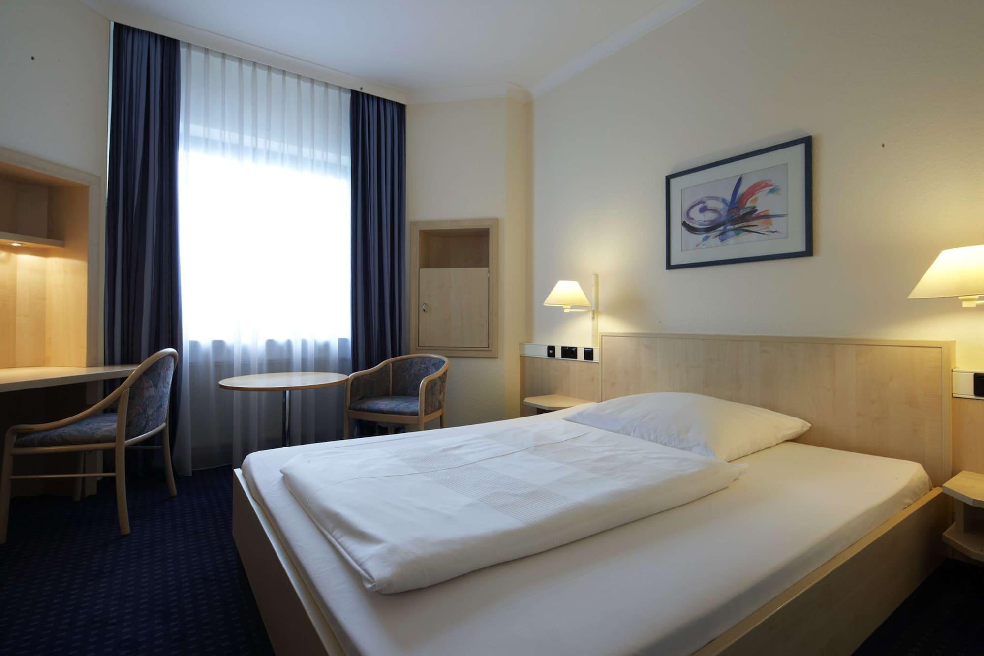 Intercityhotel Ульм Екстер'єр фото
