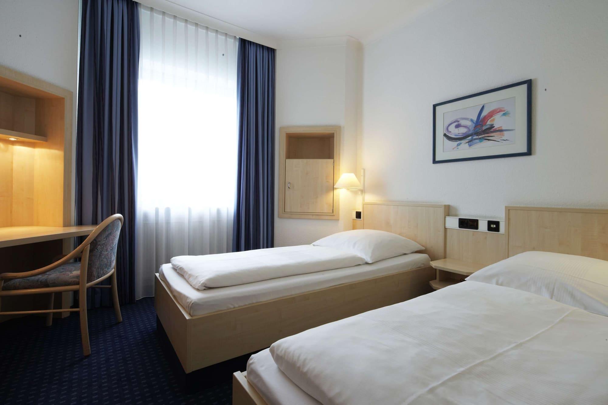 Intercityhotel Ульм Екстер'єр фото